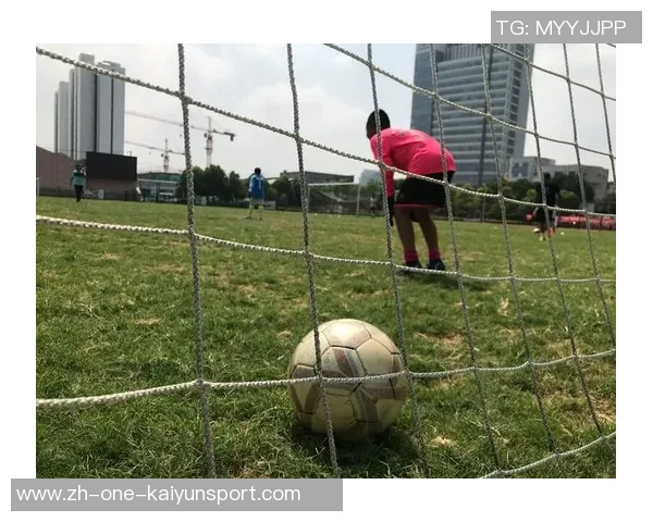 莫小鱼足球:青春热血与梦想交织的绿茵场上追逐的故事 莫小鱼足球:青春热血与梦想交织的绿茵场上追逐的故事