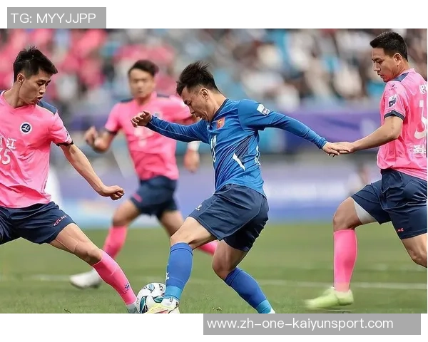 足球实拍:真实记录赛场瞬间与球员激情的动人画面 足球实拍:真实记录赛场瞬间与球员激情的动人画面