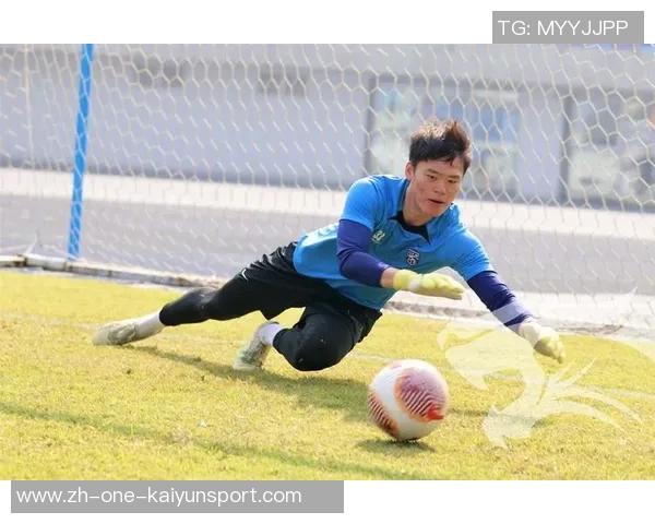 高效足球的战术解析与训练方法探讨助力球队提升竞技水平与比赛表现 高效足球的战术解析与训练方法探讨助力球队提升竞技水平与比赛表现